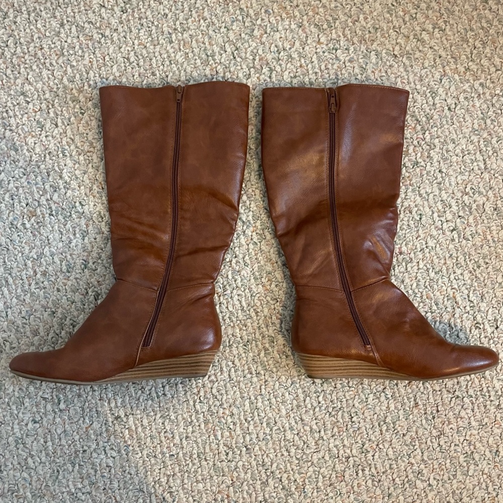Women’s Knee High Zip Up Cognac Boots - Picture 4 of 10